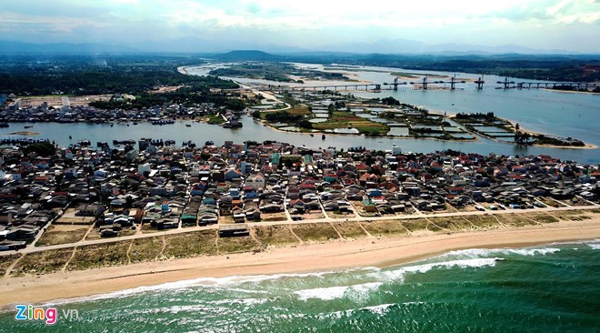 Nước mắt sợ hãi của người dân 'làng chài tỷ phú' khi sống trong nợ nần - ảnh 1
