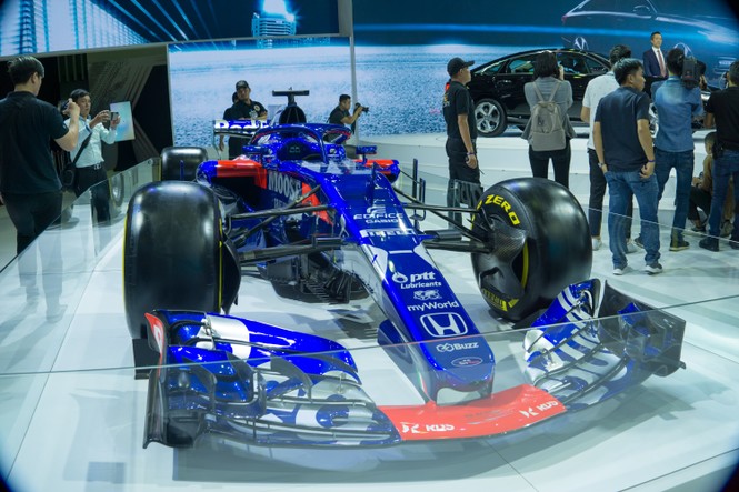 'Mục kích' hai chiếc xe đua F1 tại triển lãm VMS 2019 - ảnh 6