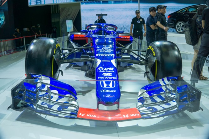'Mục kích' hai chiếc xe đua F1 tại triển lãm VMS 2019 - ảnh 7