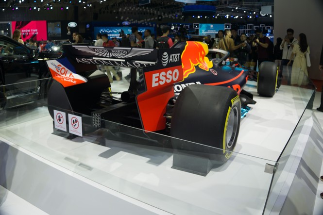 'Mục kích' hai chiếc xe đua F1 tại triển lãm VMS 2019 - ảnh 4
