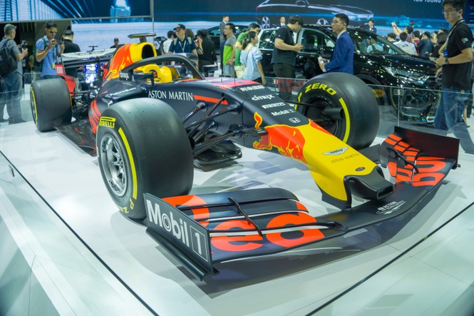 'Mục kích' hai chiếc xe đua F1 tại triển lãm VMS 2019 - ảnh 1