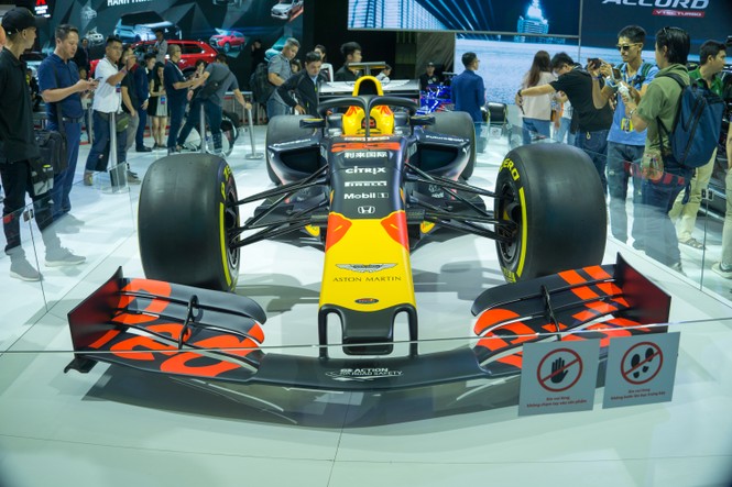 'Mục kích' hai chiếc xe đua F1 tại triển lãm VMS 2019 - ảnh 2