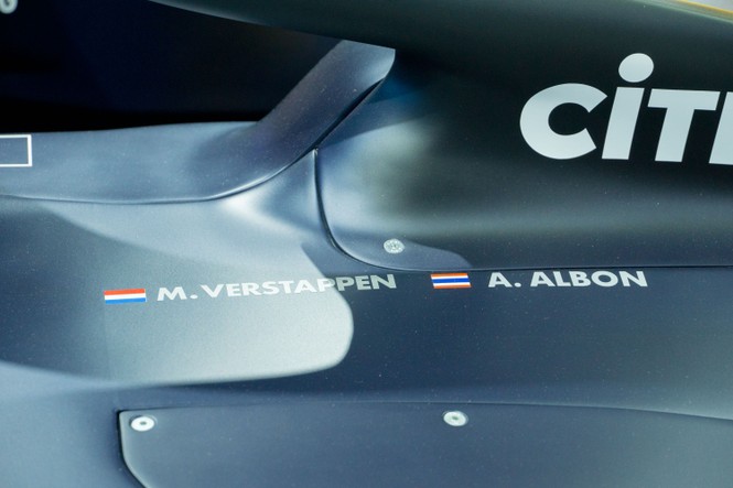 'Mục kích' hai chiếc xe đua F1 tại triển lãm VMS 2019 - ảnh 5
