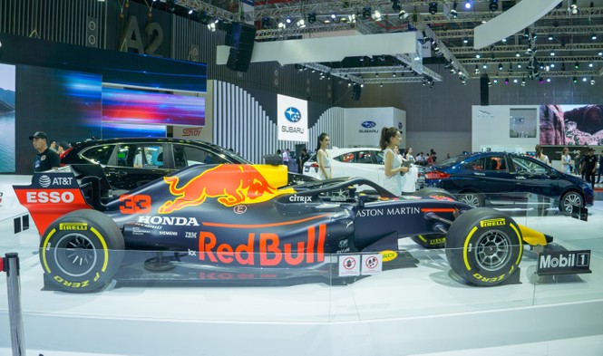 'Mục kích' hai chiếc xe đua F1 tại triển lãm VMS 2019 - ảnh 3