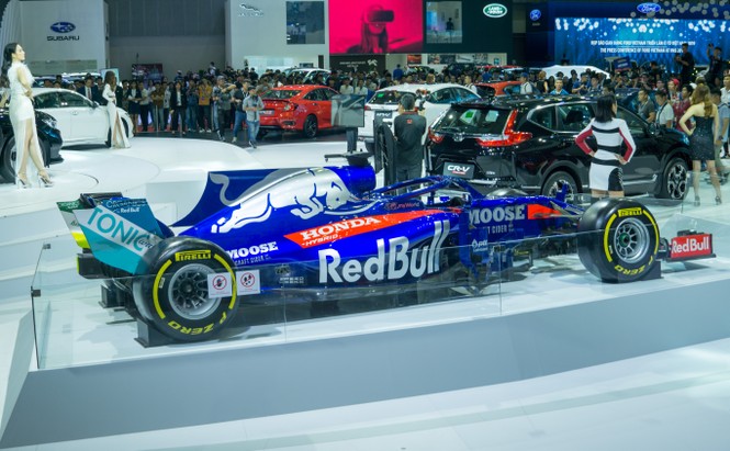 'Mục kích' hai chiếc xe đua F1 tại triển lãm VMS 2019 - ảnh 8