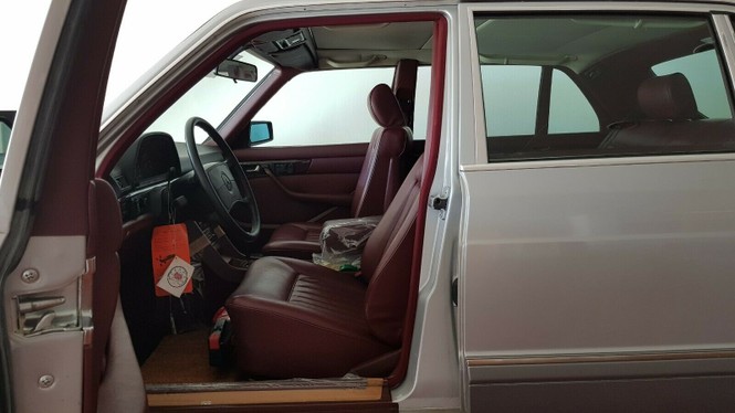 Xe Mercedes 33 năm tuổi còn 'mới cứng' định giá gần 4 tỷ đồng - ảnh 4
