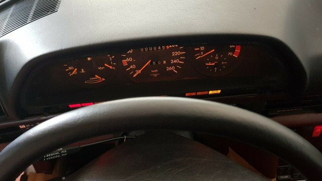 Xe Mercedes 33 năm tuổi còn 'mới cứng' định giá gần 4 tỷ đồng - ảnh 6