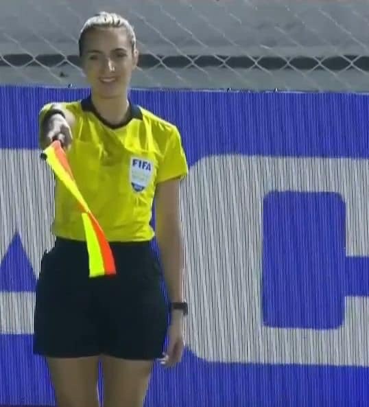 Nữ trọng tài được fan Việt 'truy tìm' sau chung kết bóng đá nữ SEA Games - ảnh 2