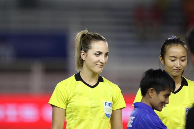 Nữ trọng tài được fan Việt 'truy tìm' sau chung kết bóng đá nữ SEA Games - ảnh 4