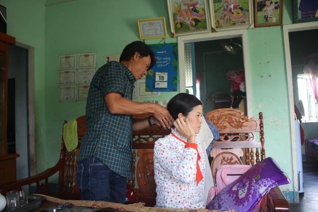 Xót xa cảnh cô giáo mất đi cánh tay trong lần băng rừng 'gieo chữ' - ảnh 2