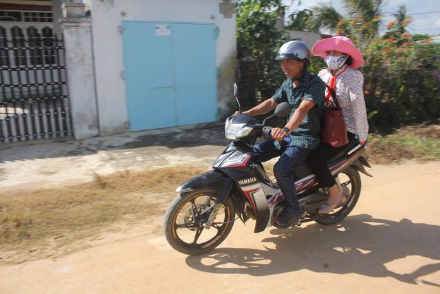 Xót xa cảnh cô giáo mất đi cánh tay trong lần băng rừng 'gieo chữ' - ảnh 5