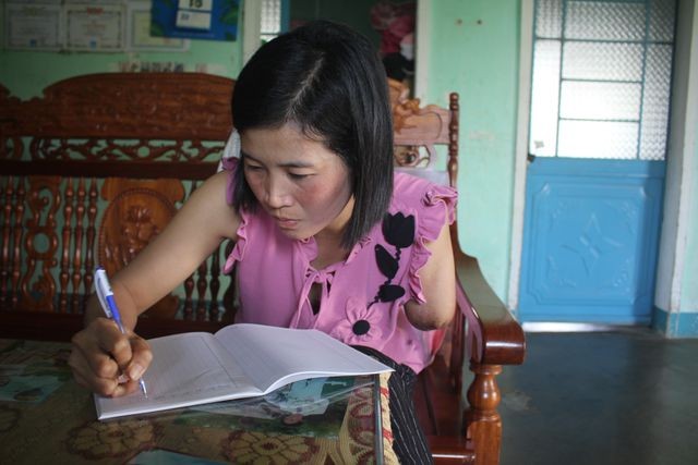 Xót xa cảnh cô giáo mất đi cánh tay trong lần băng rừng 'gieo chữ' - ảnh 6
