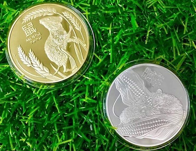Tờ 2 USD in hình chuột mạ vàng được rao bán rầm rộ - ảnh 2