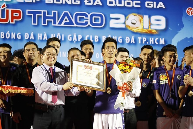 Khoảnh khắc Hà Nội FC nhận Siêu cúp Quốc gia - ảnh 3