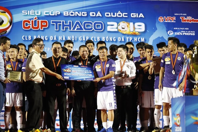 Khoảnh khắc Hà Nội FC nhận Siêu cúp Quốc gia - ảnh 4