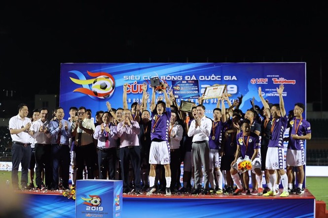 Khoảnh khắc Hà Nội FC nhận Siêu cúp Quốc gia - ảnh 7