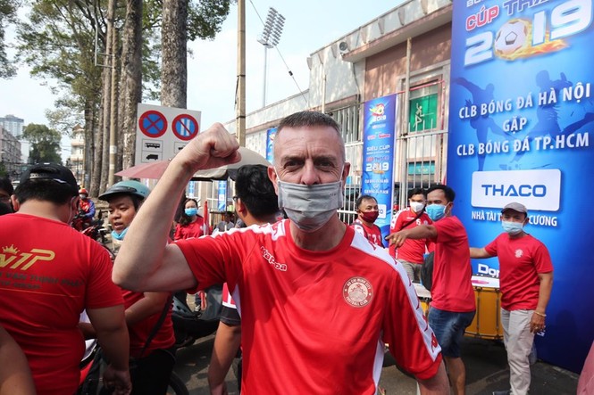 Những cổ động viên siêu may mắn ở Siêu cúp Quốc gia-cúp THACO 2019 - ảnh 5