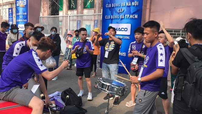 Những cổ động viên siêu may mắn ở Siêu cúp Quốc gia-cúp THACO 2019 - ảnh 6