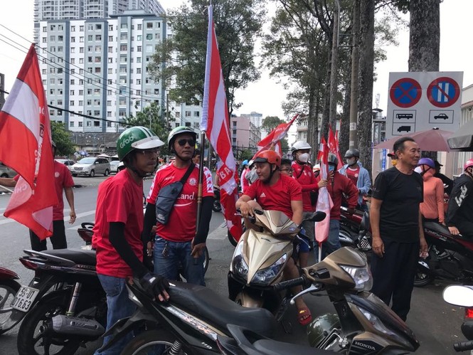 Những cổ động viên siêu may mắn ở Siêu cúp Quốc gia-cúp THACO 2019 - ảnh 2
