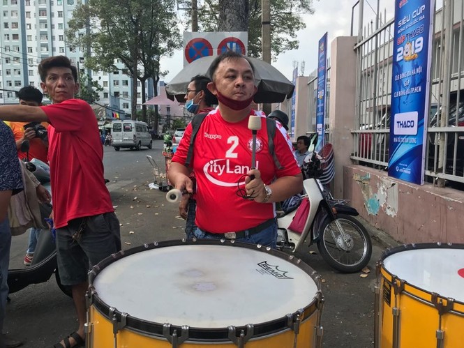 Những cổ động viên siêu may mắn ở Siêu cúp Quốc gia-cúp THACO 2019 - ảnh 4