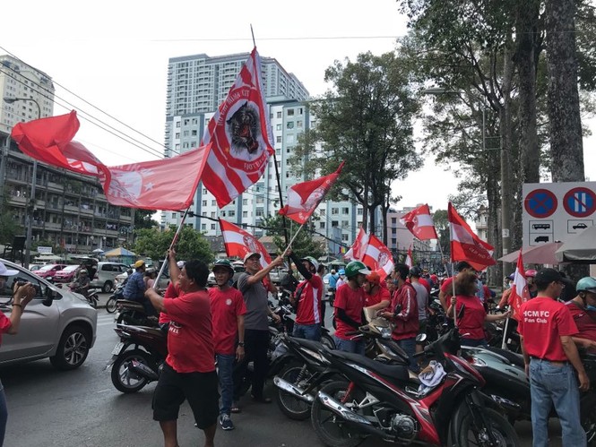 Những cổ động viên siêu may mắn ở Siêu cúp Quốc gia-cúp THACO 2019 - ảnh 1