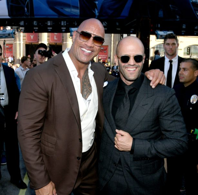 Dwayne Johnson, từ cầu thủ bóng bầu dục thất bại đến siêu sao giàu có nhất Hollywood - ảnh 5