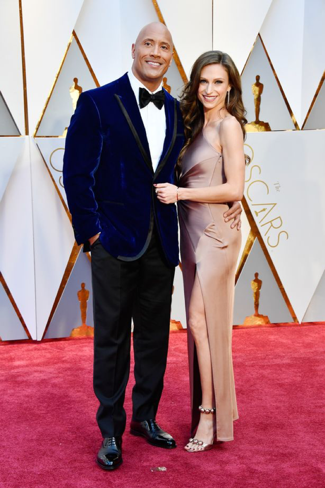 Dwayne Johnson, từ cầu thủ bóng bầu dục thất bại đến siêu sao giàu có nhất Hollywood - ảnh 6