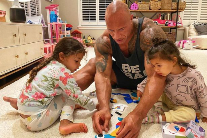 Dwayne Johnson, từ cầu thủ bóng bầu dục thất bại đến siêu sao giàu có nhất Hollywood - ảnh 7