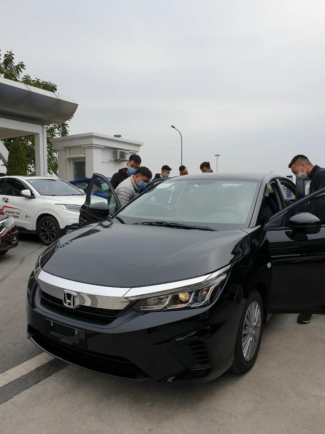 Lộ ảnh thực tế Honda City mới trước ngày ra mắt - ảnh 2