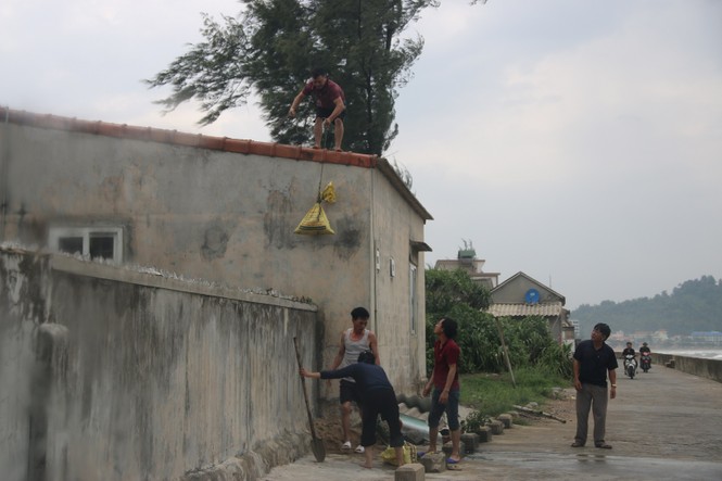 Bão áp sát, các nhà hàng ở Thiên Cầm vẫn hoạt động bình thường - ảnh 8
