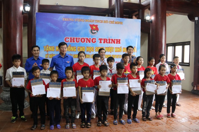 Bí thư thứ nhất T.Ư Đoàn dâng hương tưởng Anh hùng liệt sỹ Lý Tự Trọng - ảnh 2