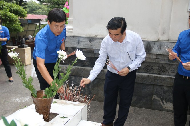 Bí thư thứ nhất T.Ư Đoàn dâng hương tưởng Anh hùng liệt sỹ Lý Tự Trọng - ảnh 5