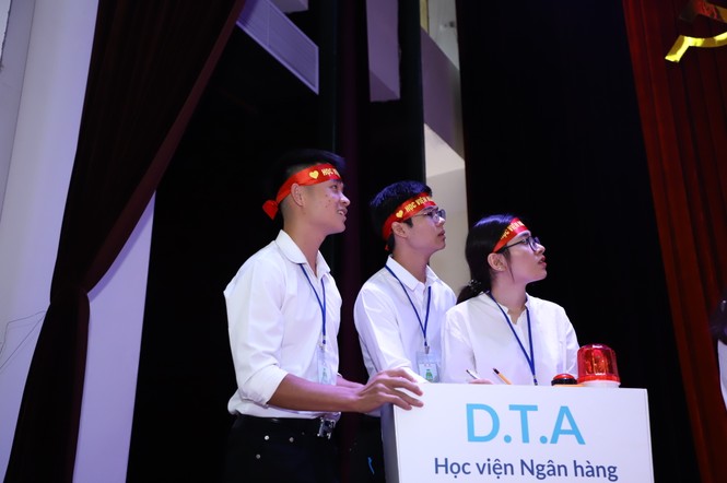 Sinh viên học viện Ngân hàng giành giải nhất cuộc thi 'Hiểu đúng về tiền' - ảnh 1