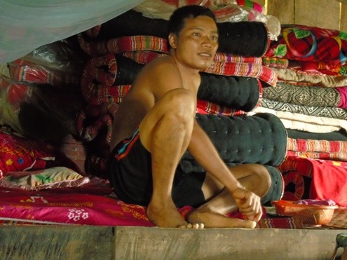 Bi kịch gia đình có thi thể người thân bó chăn chở xe máy - ảnh 2