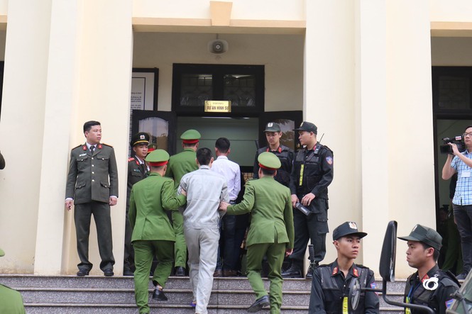 Cựu tướng Phan Văn Vĩnh vắng mặt tại phiên phúc thẩm vụ đánh bạc - ảnh 6