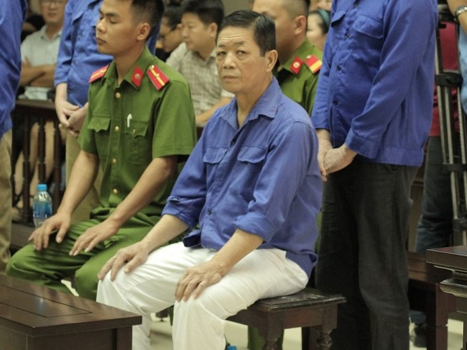Xét xử Hưng 'kính': Tiểu thương lo sợ ngày các bị cáo ra tù - ảnh 1