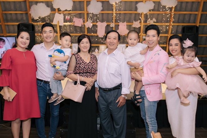 Sau 4 năm chung sống và có 2 con, Quốc Nghiệp bất ngờ cầu hôn bà xã - ảnh 1