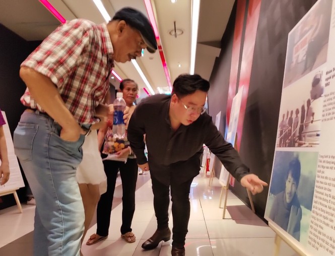 Nhạc sĩ Trần Tiến tái xuất phong độ, đàn hát say mê giữa hàng trăm người hâm mộ - ảnh 3