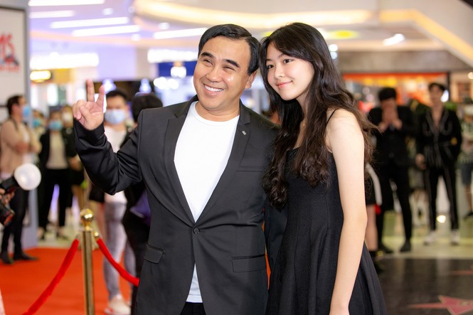 Quyền Linh đưa con gái xinh đẹp như minh tinh đi dự ra mắt phim - ảnh 6