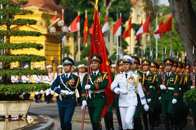 Chủ tịch nước Trần Đại Quang tiếp đón Tổng thống Indonesia - ảnh 2