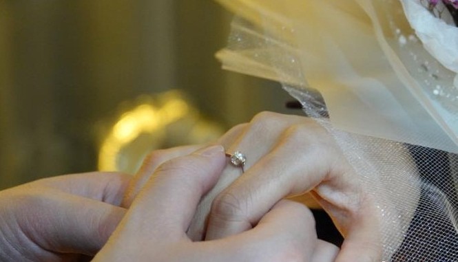 Hình ảnh đẹp nữ y tá nhận lời cầu hôn sau khi khải hoàn từ Vũ Hán trở về - ảnh 2