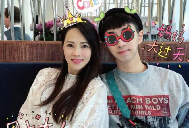 Bị bóc mẽ giới tính, con trai của “mỹ nhân không tuổi” Y Năng Tịnh khiến gia đình náo loạn - ảnh 4