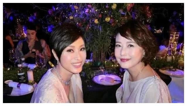 54 tuổi vẫn độc thân, mỹ nhân