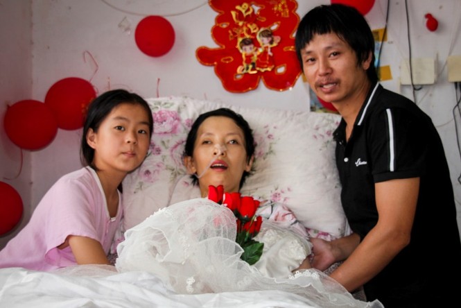 Cảm động bé gái 11 tuổi nhặt phế liệu gom tiền giành tặng bố mẹ lễ thất tịch đáng nhớ - ảnh 1