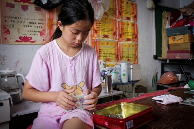 Cảm động bé gái 11 tuổi nhặt phế liệu gom tiền giành tặng bố mẹ lễ thất tịch đáng nhớ - ảnh 2