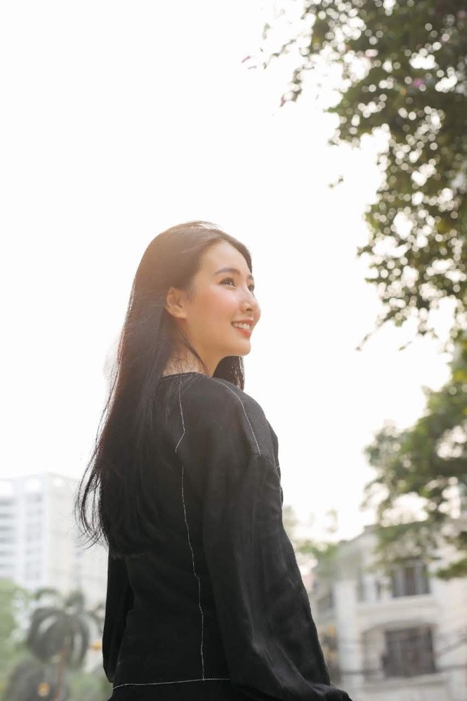 Nữ sinh ngành truyền thông thành thạo 3 ngoại ngữ, gây sốt với vẻ đẹp “thần tiên tỷ tỷ” - ảnh 8