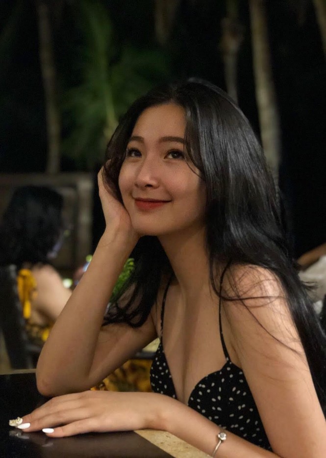 Nữ sinh ngành truyền thông thành thạo 3 ngoại ngữ, gây sốt với vẻ đẹp “thần tiên tỷ tỷ” - ảnh 3
