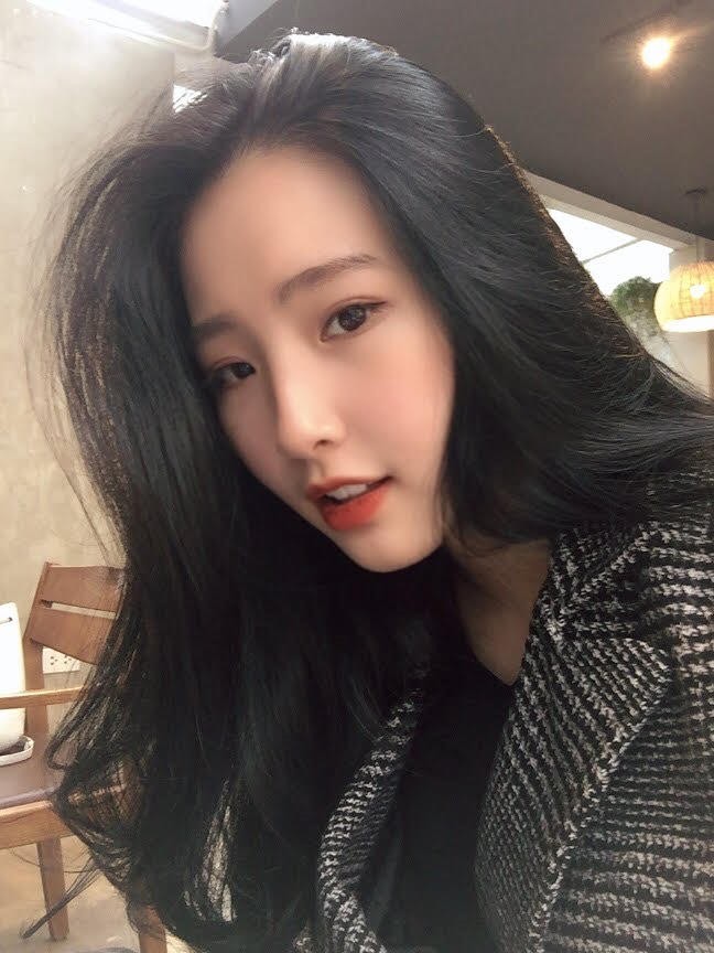 Nữ sinh ngành truyền thông thành thạo 3 ngoại ngữ, gây sốt với vẻ đẹp “thần tiên tỷ tỷ” - ảnh 1
