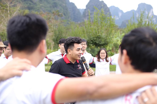 Chàng trai đam mê du lịch tỏa sáng với nghề - ảnh 9