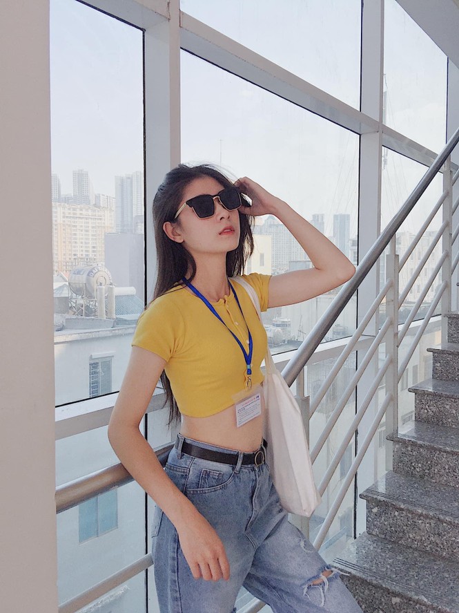 Vẻ đẹp trong veo của nữ sinh Hutech trong bộ đồng phục trường - ảnh 6